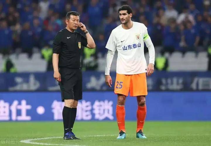 美女被扒掉胸揉大乳挤奶