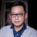 在丈夫面前做爱